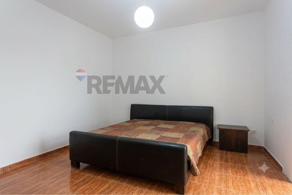 Apartament 2+1 me qira te ish tregu elektrik.