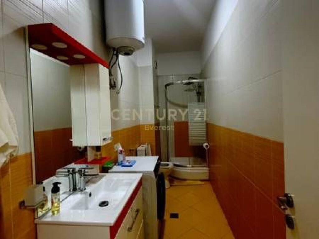 KOMUNA E PARISIT, JAPIM APARTAMENT 2+1+2 ME QERA!