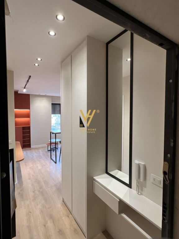 JEPET APARTAMENT 1+1 ME QERA TE STACIONI I TRENIT 65.000 LEKE
