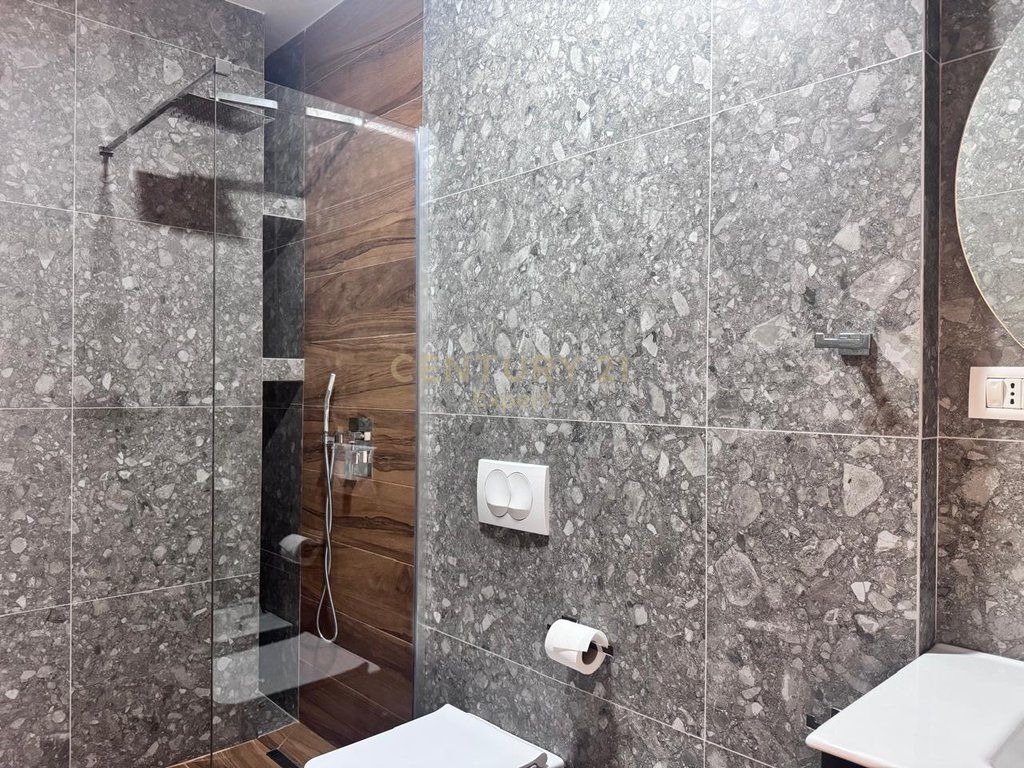 2 Apartments 1+1 with Active Airbnb – Myslym Shyri