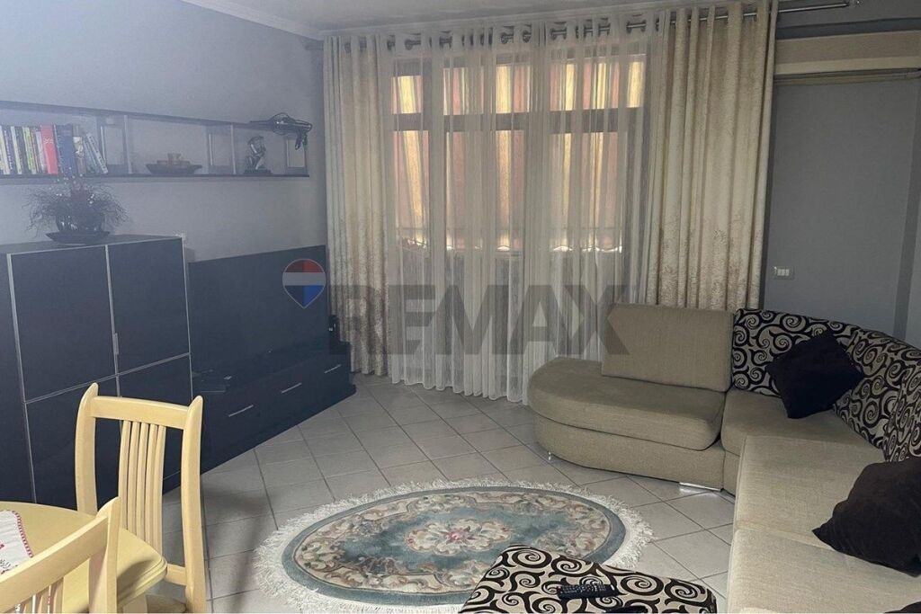 Apartament 2+1 me qera Komuna e Parisit