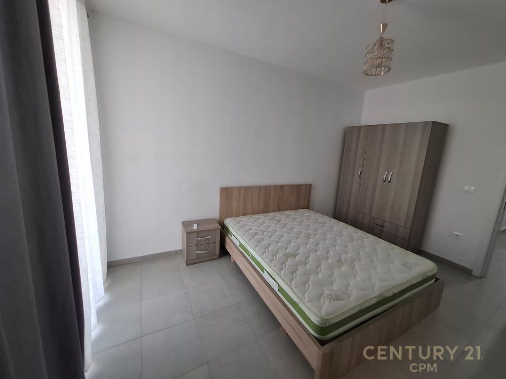 Qira, Apartament 2+1 në Rrugen 5 Maj