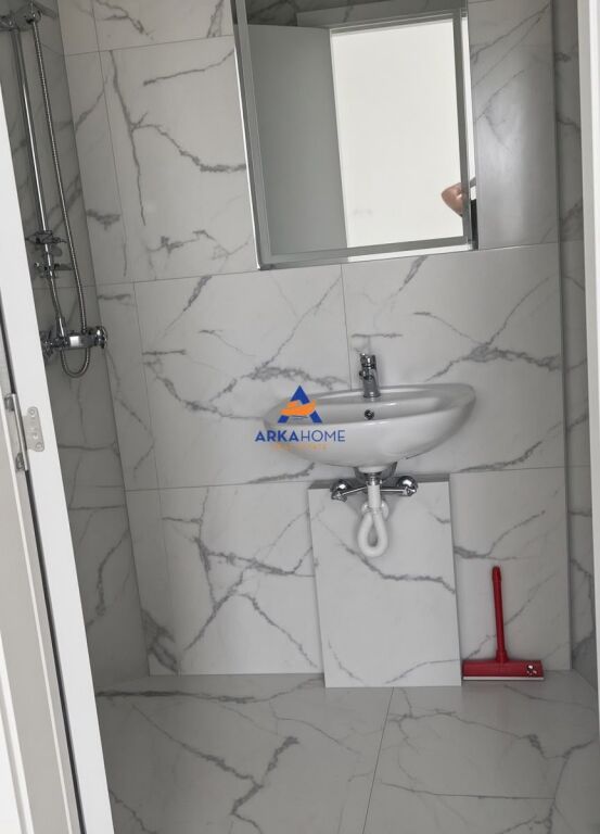 JEPET APARTMENT ME QERA 2+1+BALLKON "RRUGA 5 MAJI" 50.000 LEKE