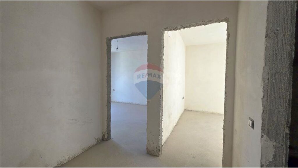 🌊 APPARTAMENTO 2+1+2 + GARAGE IN VENDITA – LUNGOMARE, VLORË