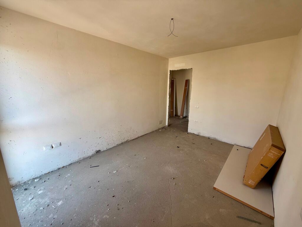 📣 SHITET Apartament 2+1 Me Ballkon 📍 Ish Fusha e Aviacionit ✨  🪜 Kati 3 (Me Ashensor) 📐 Siperfaqe Bruto 104.59 m2 📐 Siperfaqe Neto 91.5 m2 🏢 Ndertim i Ri (Pa Hipoteke)  💶 Cmimi 26.100.000 Leke