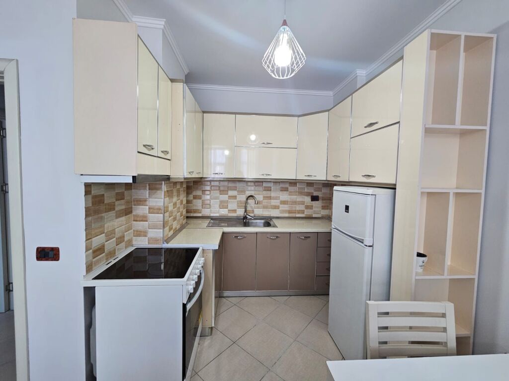 Apartament 1+1 per qera ne Astir!