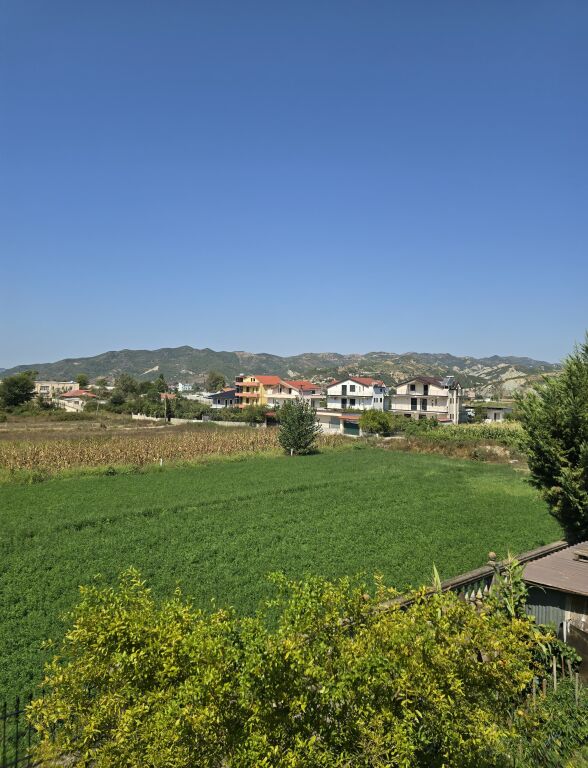 Villa for sale in Peze Helmes with two floors