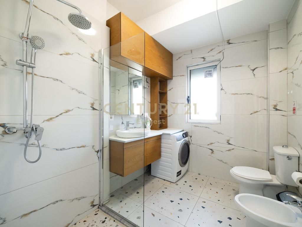 PAZARI I RI, SHESIM APARTAMENT 2+1