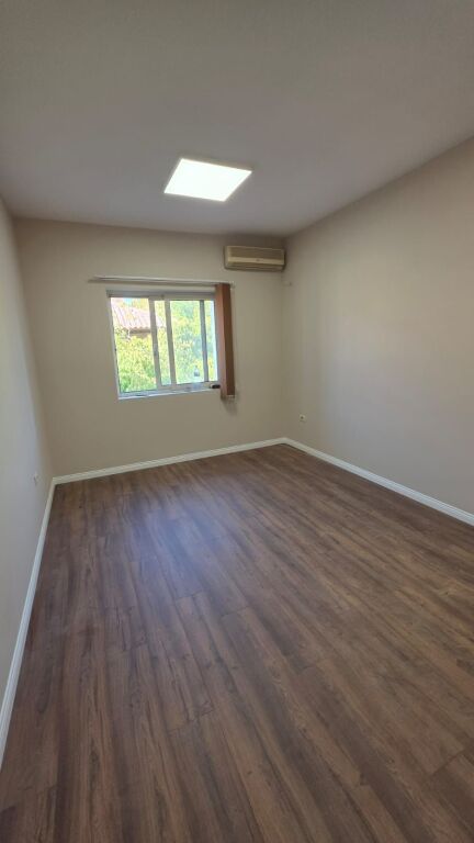 JEPET AMBIENT ZYRE ME QIRA – KOMUNA E PARISIT