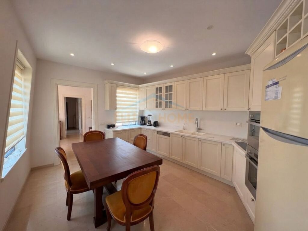 Qira, Apartament 4+1+3, Blloku, Tiranë