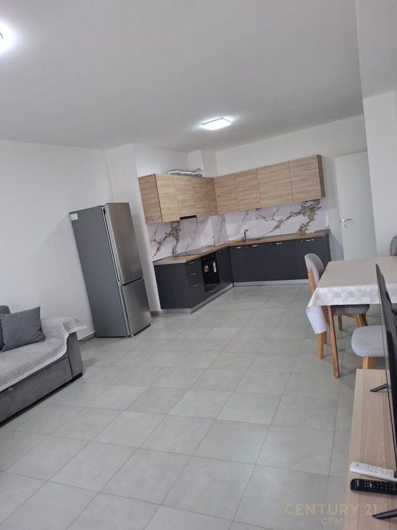 Qira, Apartament 2+1 në Rrugen 5 Maj 500 € /Muaj 50,000 Lekë /Muaj
