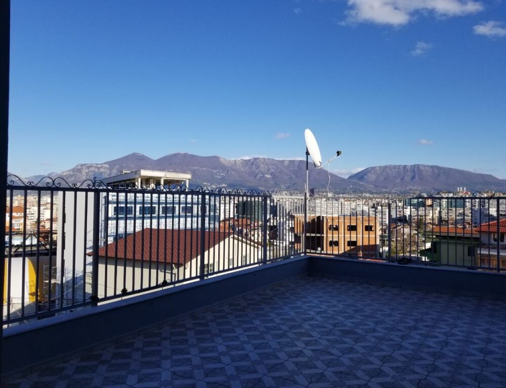 Qera | Vilë 4 kateshe+ papafingo+ garazh | Selitë | 3000 €/muaj