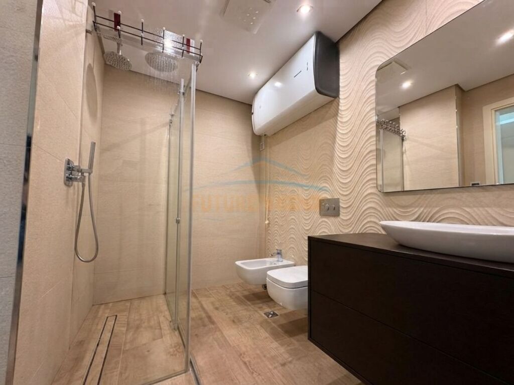 Qira, Apartament 4+1+3, Blloku, Tiranë