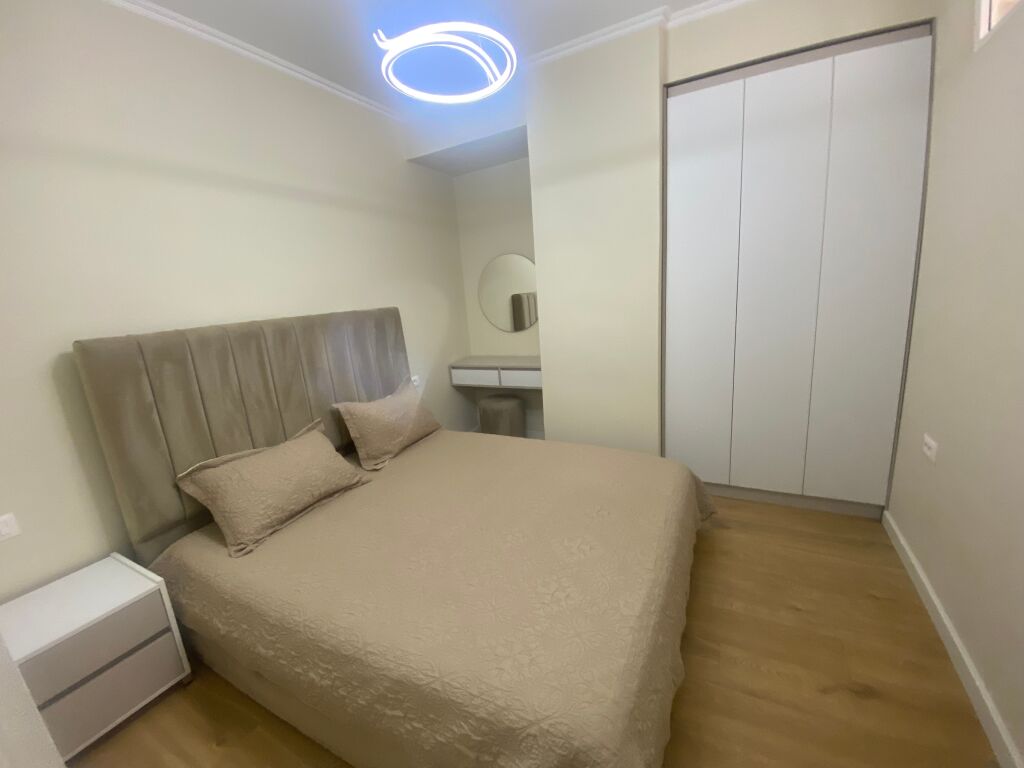 Apartament 1+1 pee qera Astir Kompleksi Fratari !