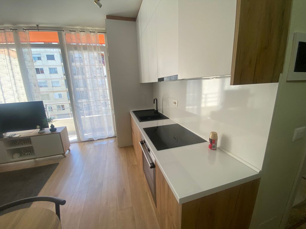 Apartament 1+1 pee qera Astir Kompleksi Fratari !