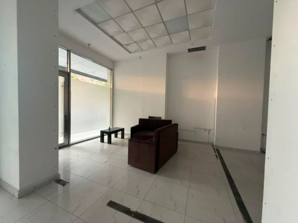 Negozio In Affitto Vicino alla Stazione Ferroviaria (ID BD21939) Tirane