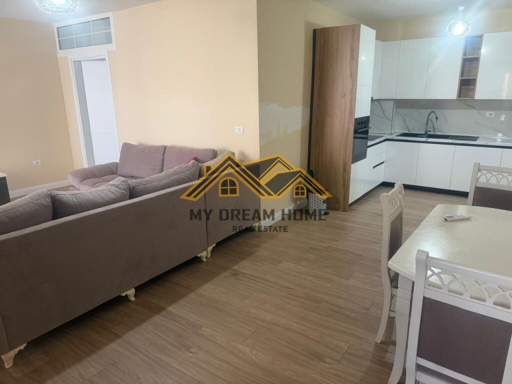 Jepet me qera apartament 2+1, Stacioni i Trenit, Durrës