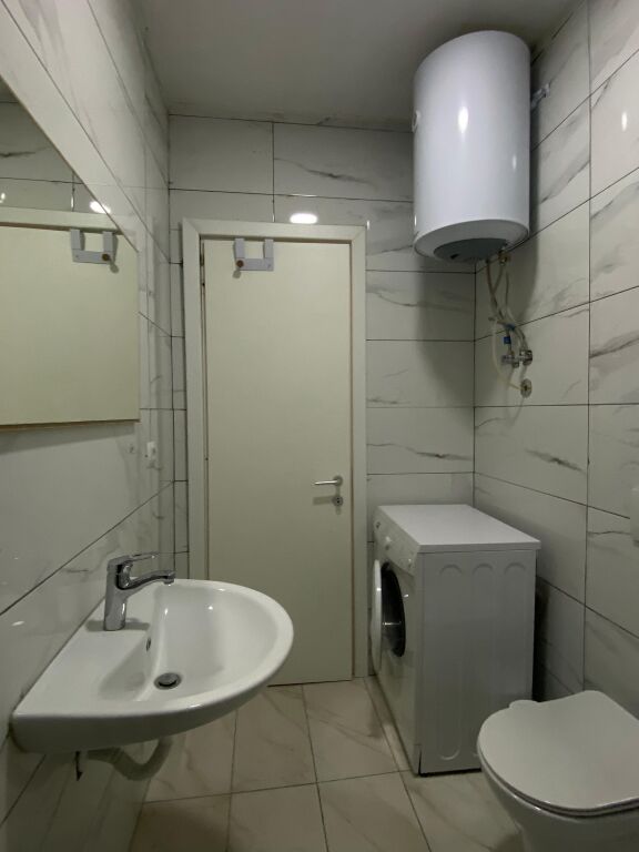 🏡 **APARTAMENT 1+1 ME QIRA – RRUGA KONFERENCA E PEZËS, YZBERISHT