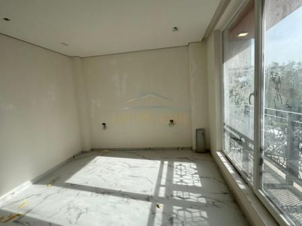 Shitet, Duplex , Fresk , Tiranë