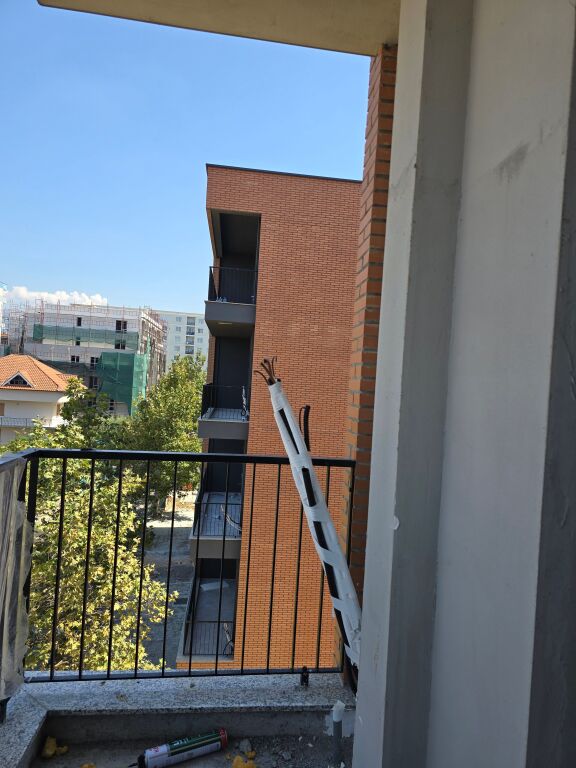 SHES APARTAMENT 2+1 NË KAMEZ!