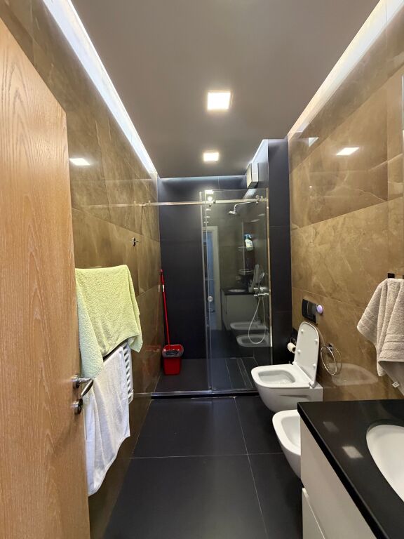 Jepet me qira apartament tek 21 Dhjetori