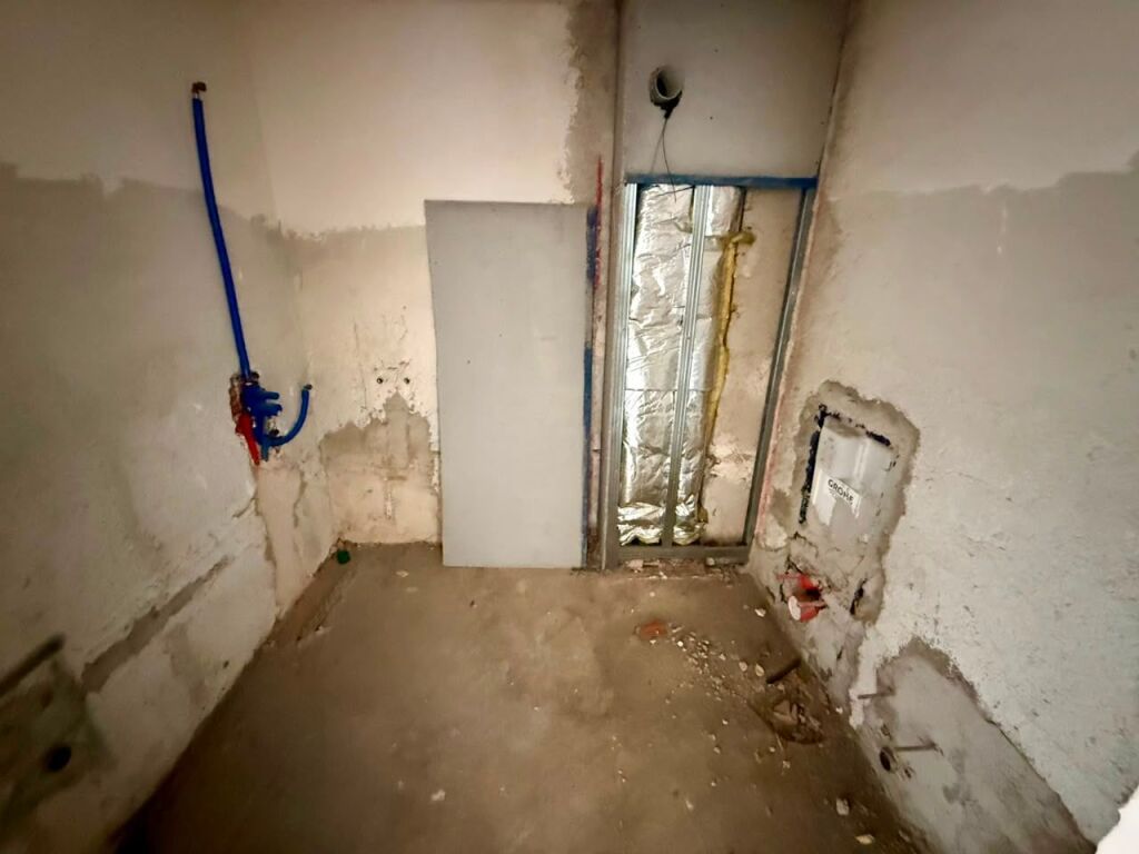 📣 SHITET Apartament 2+1 Me Ballkon 📍 Ish Fusha e Aviacionit ✨💶 Cmimi 26.100.000 Leke