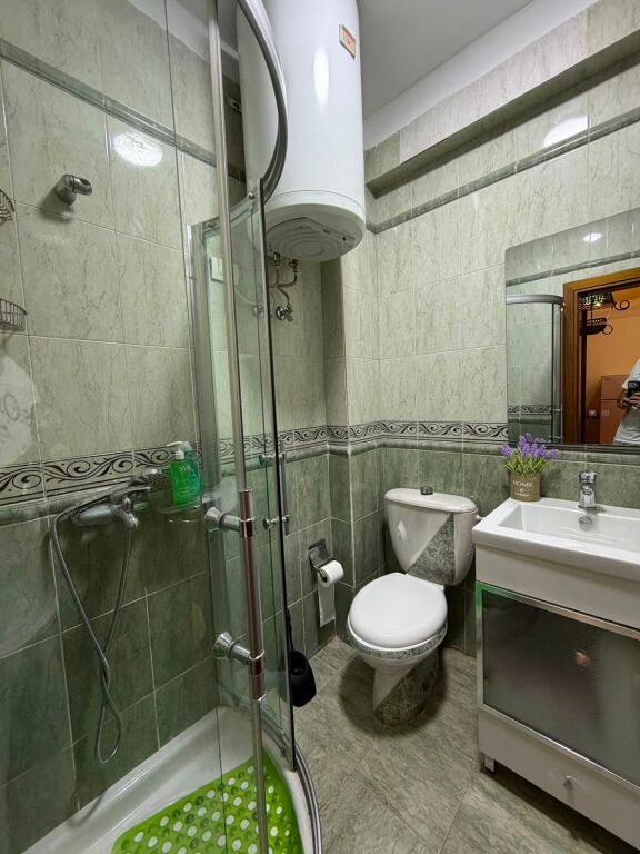 Affittiamo appartamento 1+1 vicino a XHAMIA E TABAKEVE VIA ELBASANIT