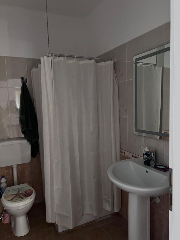 Jepet me qira apartament 2+1