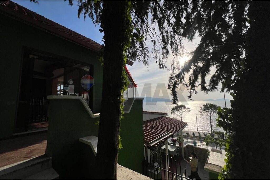 🍽️ BAR-RESTORANT ME QIRA – UJË I FTOHTË, VLORË