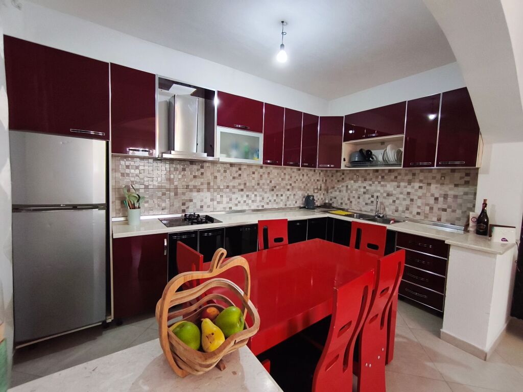 Apartament 2+1 me qira në qendër të Durrësit Stacioni Trenit
