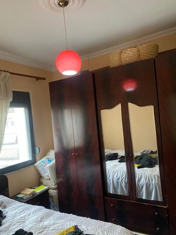 Jepet me qera apartament 3+1+1 ne Yzberisht