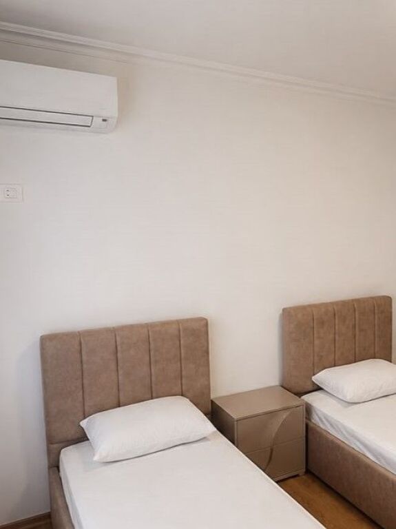Jepet apartament 2+1+2 me qira tek Pazari i Ri , Rruga Luigj Gurakuqi , Rruga e Dibres , 9-Katshet, Qender ,Sheshi SKendebej .