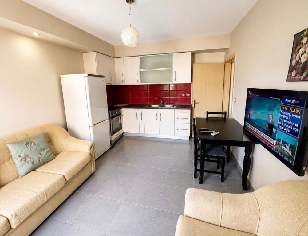 Jepet me qira apartament 1+1 te Shkolla e Bashkuar!