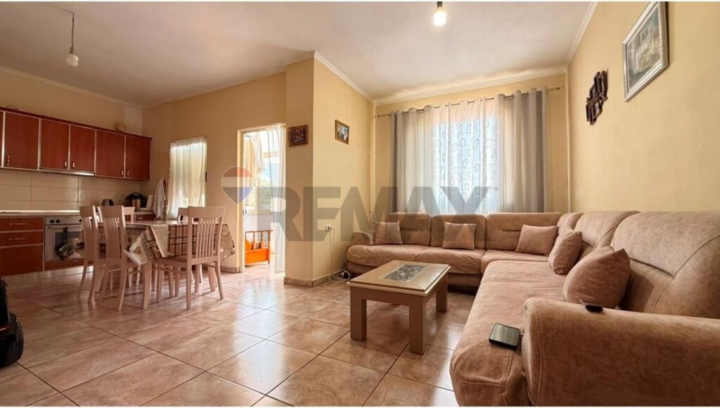 Shitet Apartament 2+1 në Tufinë!