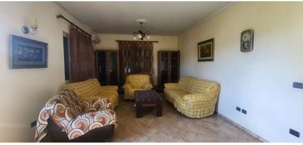 VILLA  200 thousand euros