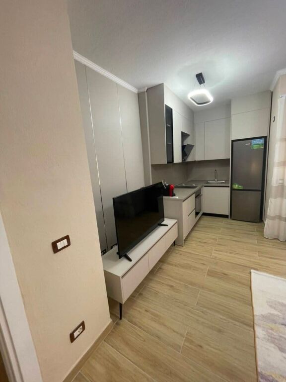 Jepet apartament me qera 1+1