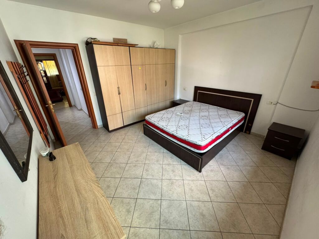 Jepet me Qera Apartament 2+1 tek Komuna parisit, prane Go Tech  id 5378