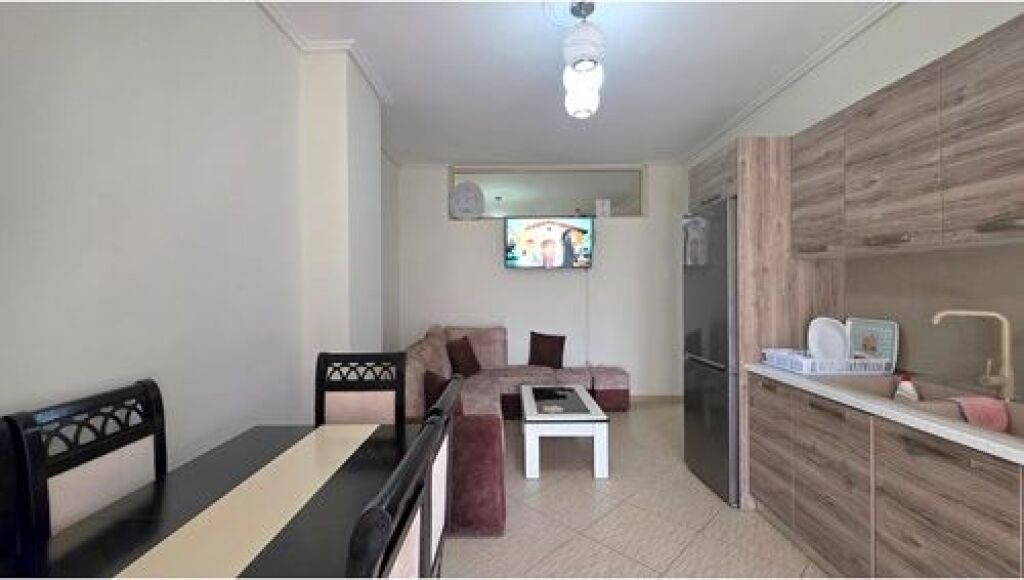 Apartament 1+1 me qera ne Lungo Mare,pas Hanover