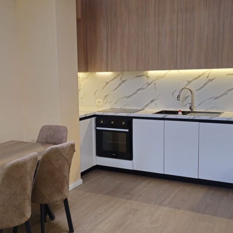 Jepet me qira apartament 2+1 në zonën e Liqenit të Thatë, pranë forest green
