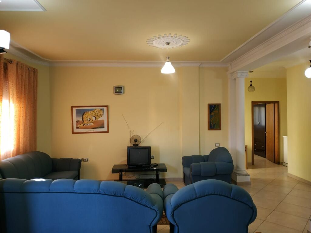 Qera | Vilë 4 kateshe+ papafingo+ garazh | Selitë | 3000 €/muaj