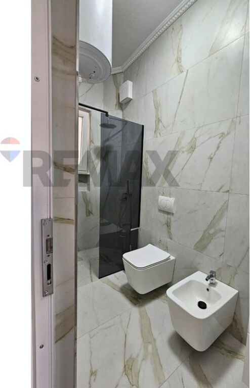 Apartament 2+1 me qira te ish tregu elektrik.