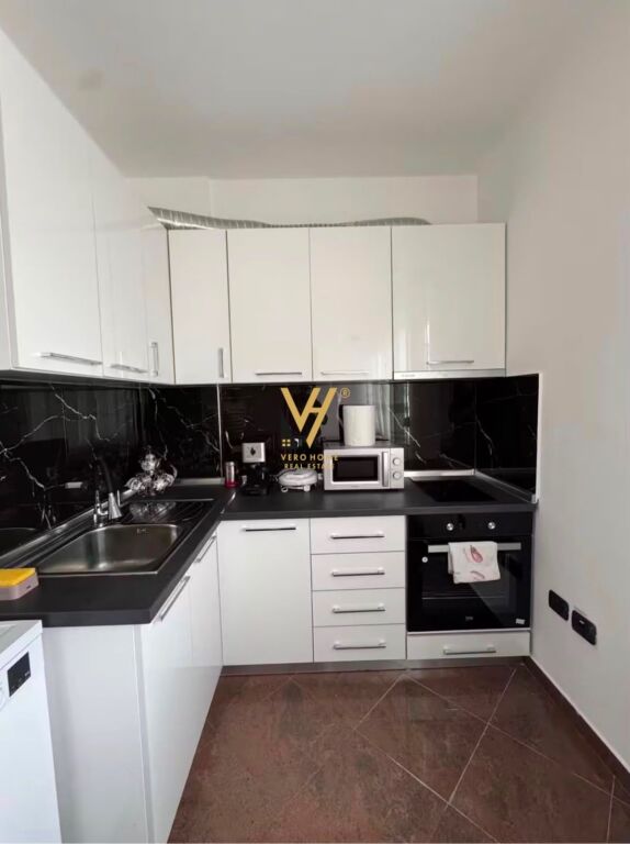JEPET APARTAMENT 1+1+VERANDE ME QERA NE BLLOK 700 EURO
