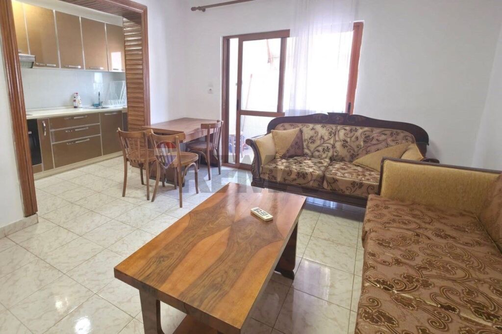 Jepet me qira apartament 3+1 prane Bul Zogu 1