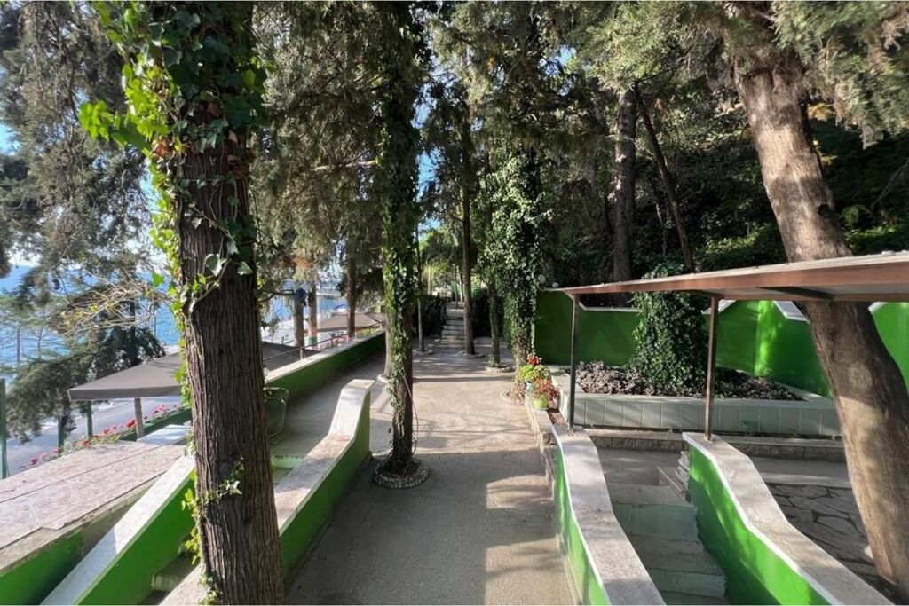 🍽️ BAR-RESTORANT ME QIRA – UJË I FTOHTË, VLORË