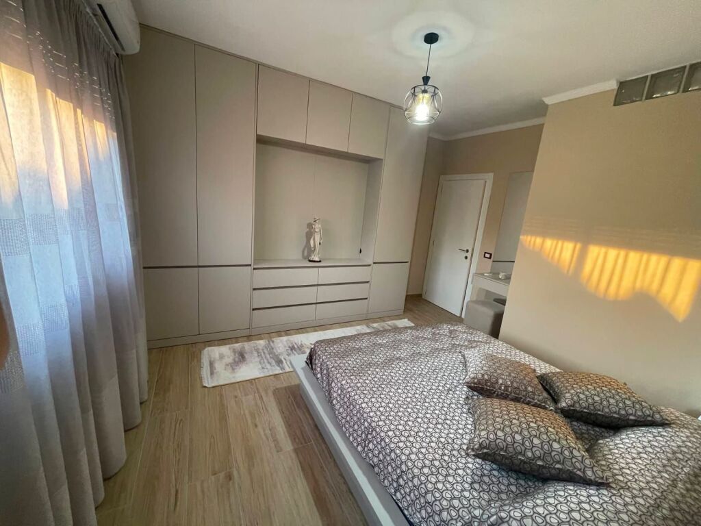 Jepet apartament me qera 1+1