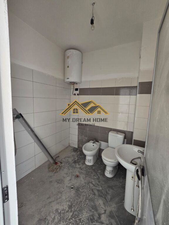 SHITET APARTAMENT 1+1 TEK STACIONI TRENIT