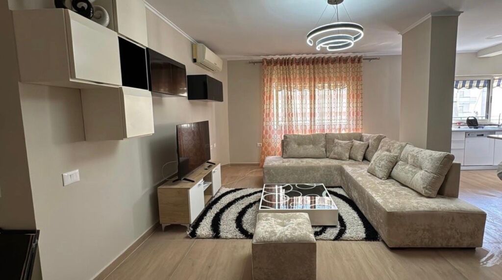 Apartment 2+1 for rent at Komuna e Parisit!