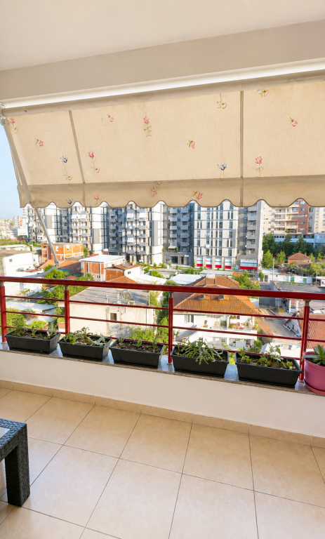 Shitet apartament 2+1