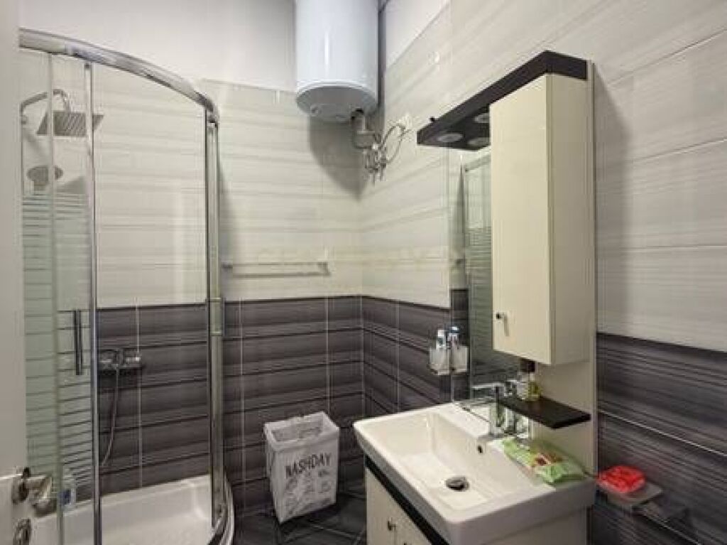 KOMUNA E PARISIT, JAPIM APARTAMENT 2+1+2 ME QERA!