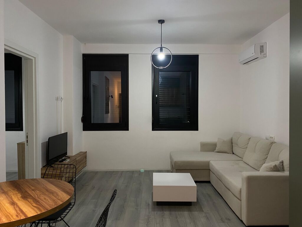Apartament 1+1 per qera yzberisht !